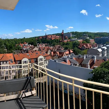 9th Floor Flat With Balcony, Free Parking 아파트 *