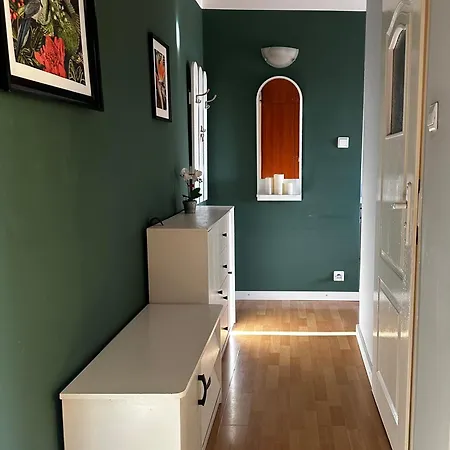 아파트 9th Floor Flat With Balcony, Free Parking *